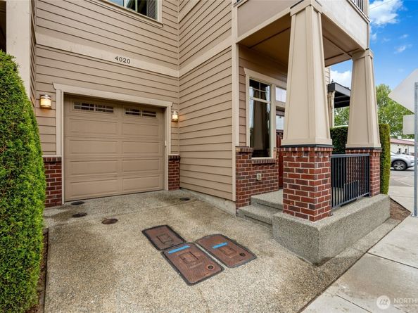 4020 NE 3rd Place B, Renton WA 98056