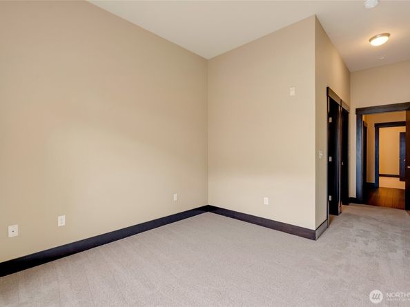 4020 NE 3rd Place B, Renton WA 98056