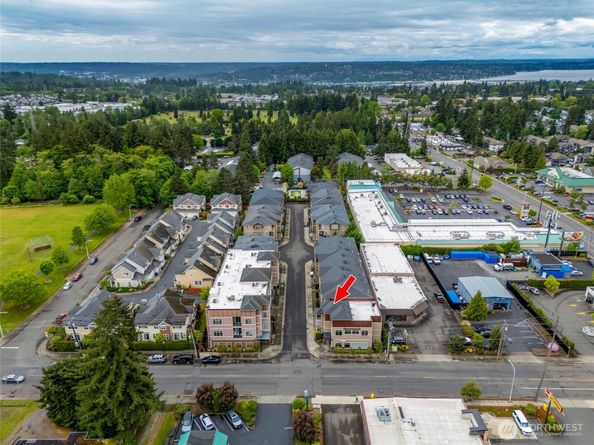 4020 NE 3rd Place B, Renton WA 98056