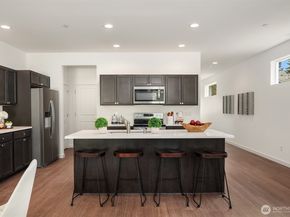 1240 SW 124th Street 5A, Burien WA 98146