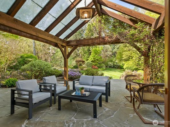 14333 221st Avenue NE, Woodinville WA 98077
