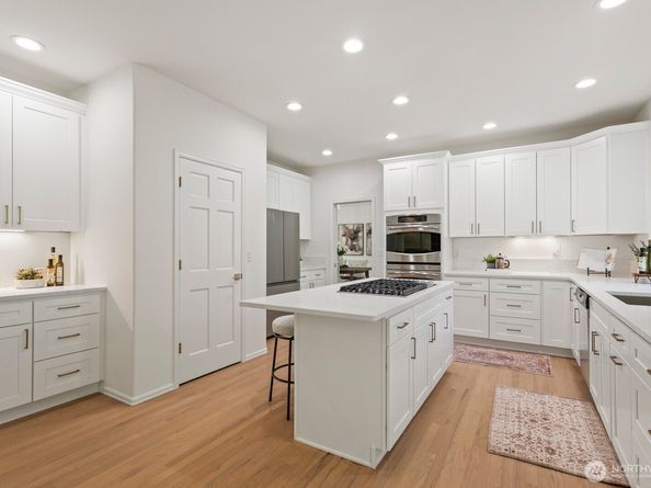 14333 221st Avenue NE, Woodinville WA 98077
