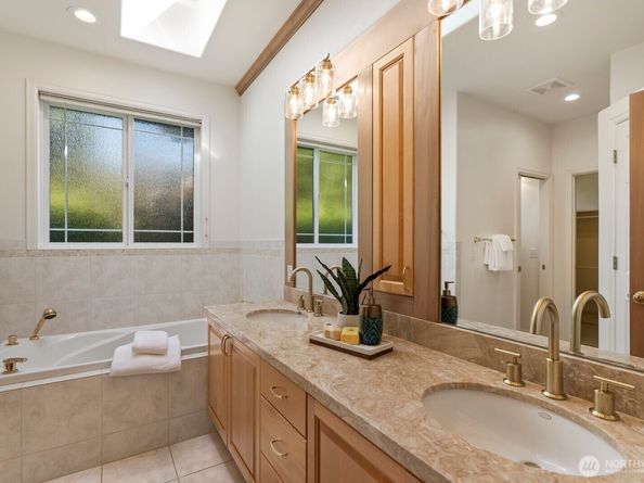 14333 221st Avenue NE, Woodinville WA 98077
