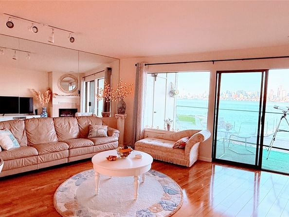 1221 Harbor Avenue SW 305, Seattle WA 98116