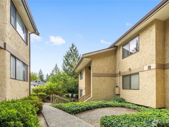 10320 SE 6th Street B6, Bellevue WA 98004
