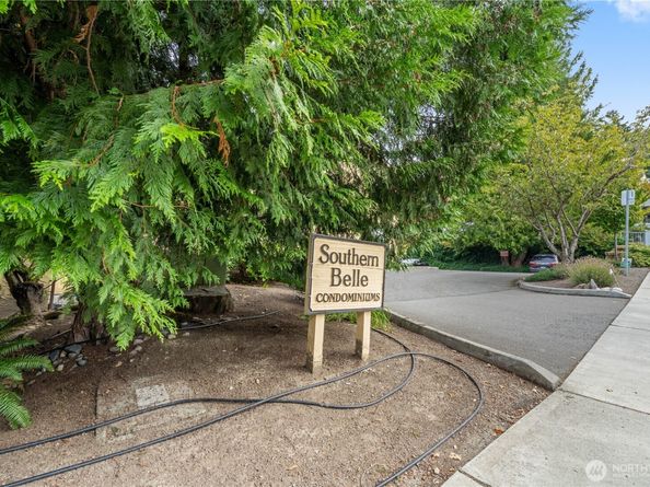 10320 SE 6th Street B6, Bellevue WA 98004