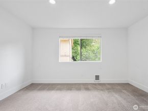 10320 SE 6th Street B6, Bellevue WA 98004