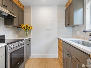 10320 SE 6th Street B6, Bellevue WA 98004