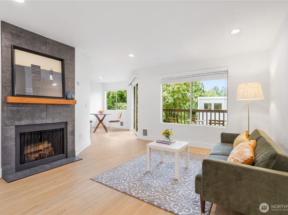 10320 SE 6th Street B6, Bellevue WA 98004