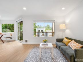 10320 SE 6th Street B6, Bellevue WA 98004