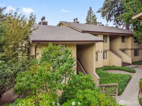 10320 SE 6th Street B6, Bellevue WA 98004
