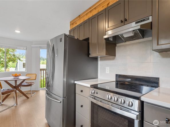 10320 SE 6th Street B6, Bellevue WA 98004
