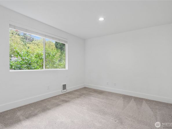 10320 SE 6th Street B6, Bellevue WA 98004