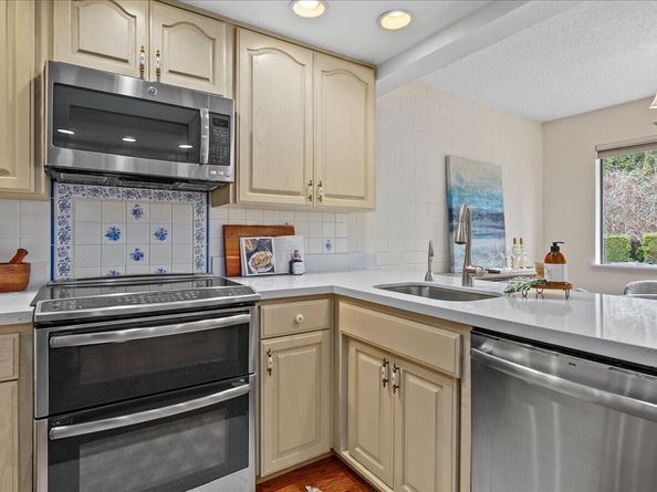 10743 Glen Acres Drive S 10743, Seattle WA 98168