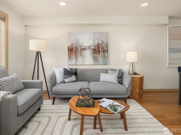 916 N 73rd Street A, Seattle WA 98103