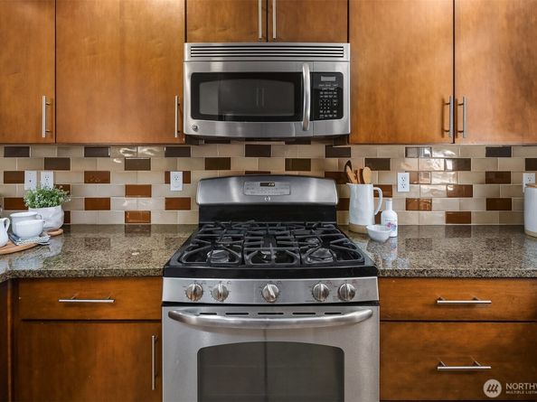 916 N 73rd Street A, Seattle WA 98103