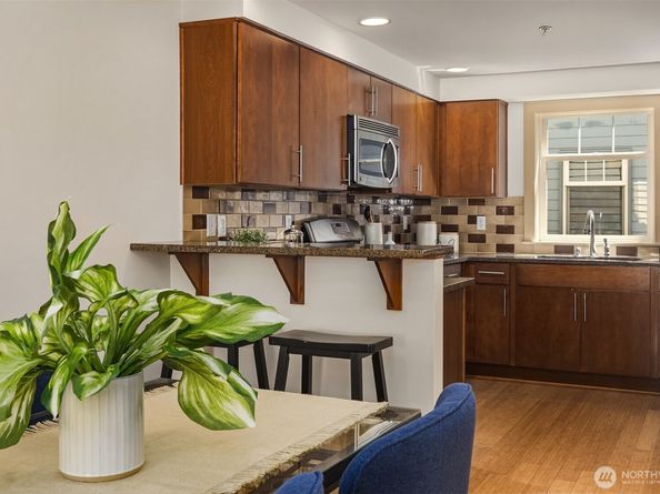 916 N 73rd Street A, Seattle WA 98103