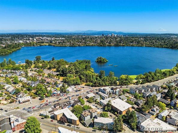 916 N 73rd Street A, Seattle WA 98103
