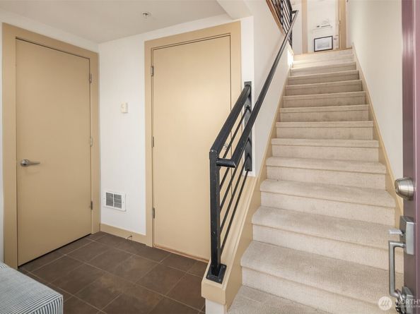 916 N 73rd Street A, Seattle WA 98103