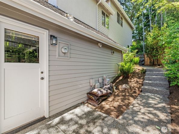 5628 168th Avenue SE, Bellevue WA 98006