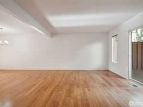 10030 NE 120th Street J2, Kirkland WA 98034