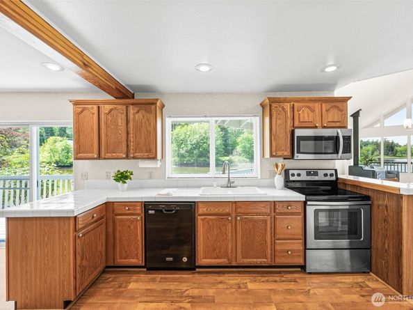 8471 E Caraway Road, Port Orchard WA 98366