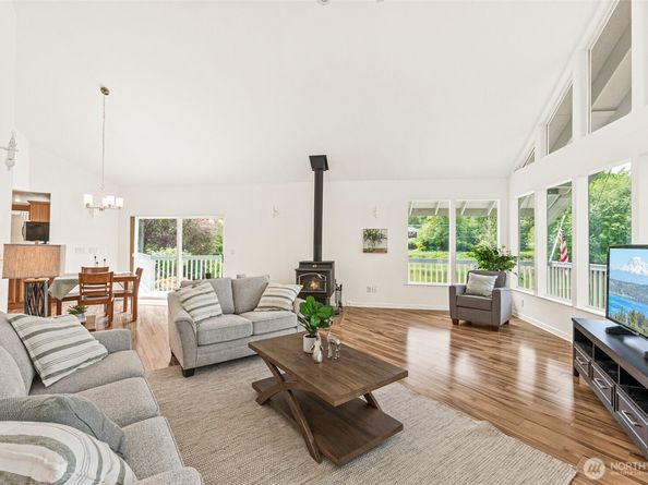 8471 E Caraway Road, Port Orchard WA 98366