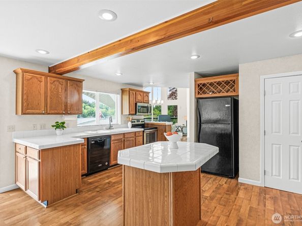 8471 E Caraway Road, Port Orchard WA 98366