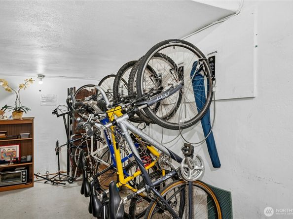100 W Highland Drive 404, Seattle WA 98119