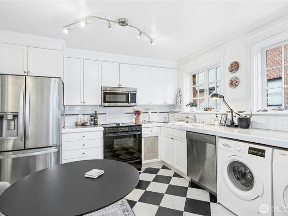 100 W Highland Drive 404, Seattle WA 98119