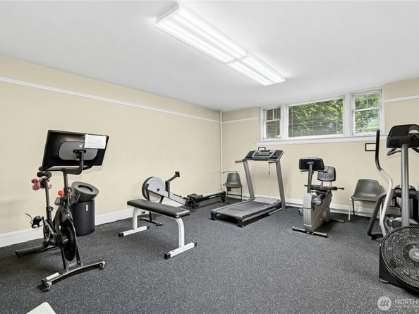 100 W Highland Drive 404, Seattle WA 98119