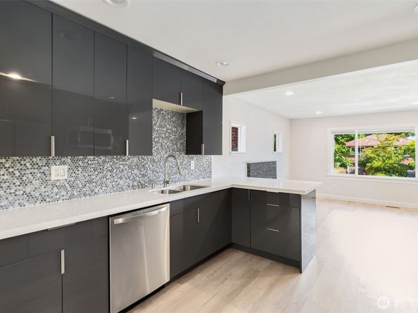5209 S Dawson Street, Seattle WA 98118