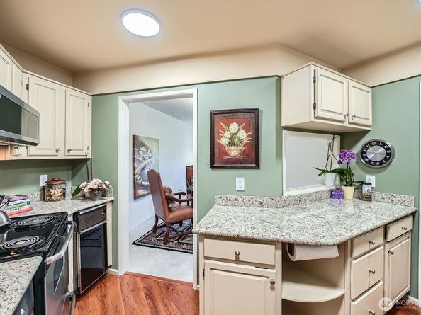 7930 SE 34th Street 209, Mercer Island WA 98040