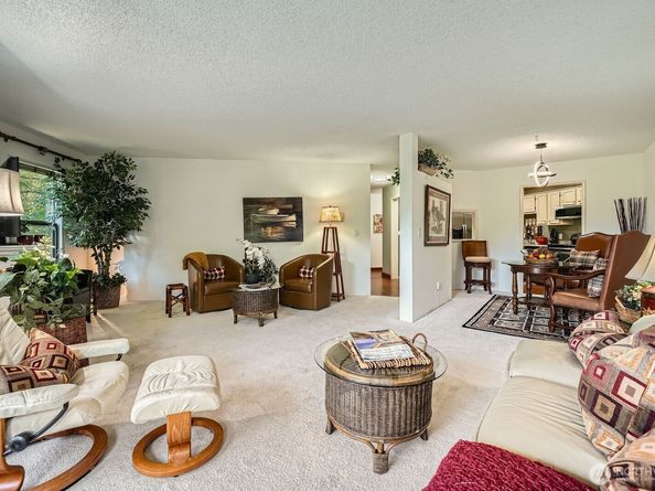 7930 SE 34th Street 209, Mercer Island WA 98040