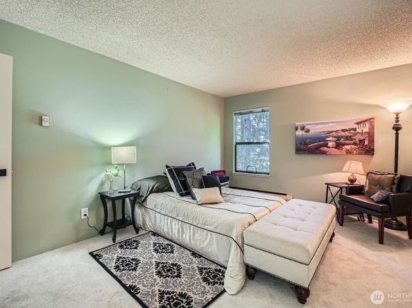 7930 SE 34th Street 209, Mercer Island WA 98040