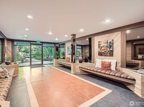 7930 SE 34th Street 209, Mercer Island WA 98040