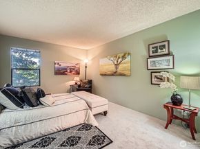 7930 SE 34th Street 209, Mercer Island WA 98040