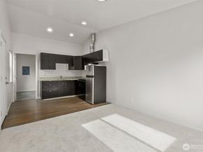 7023 16th Avenue SW, Seattle WA 98106