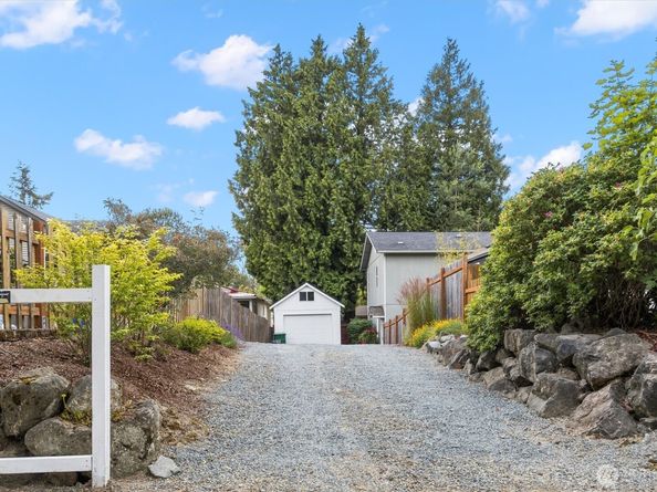 7023 16th Avenue SW, Seattle WA 98106