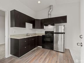 7023 16th Avenue SW, Seattle WA 98106