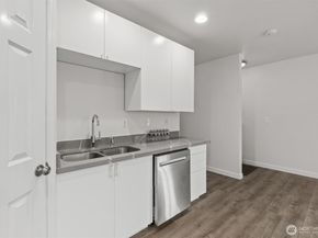 7023 16th Avenue SW, Seattle WA 98106