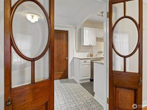 1120 17th Avenue B, Seattle WA 98122