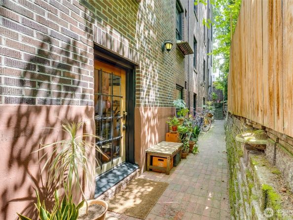 1120 17th Avenue B, Seattle WA 98122