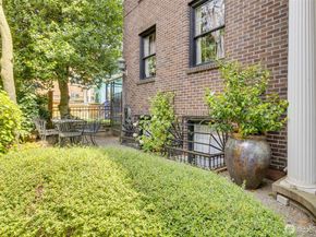 1120 17th Avenue B, Seattle WA 98122