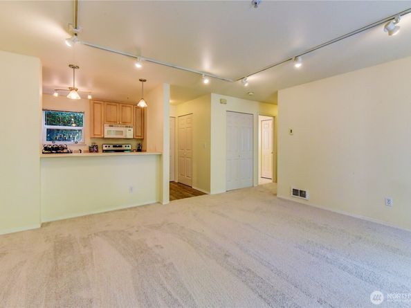 2969 142nd Place SE 7, Bellevue WA 98007