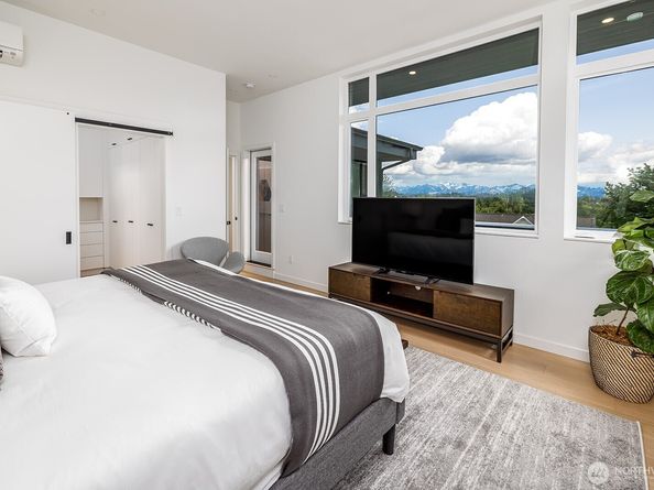 311 NE 59th Street, Seattle WA 98105