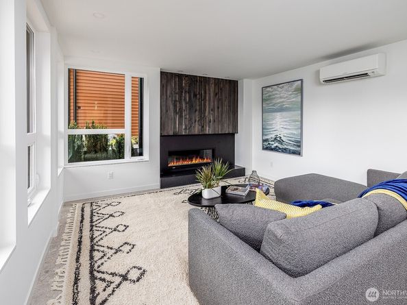 311 NE 59th Street, Seattle WA 98105