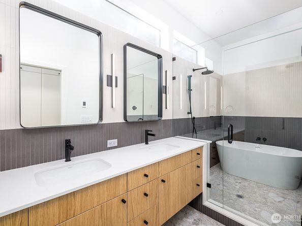 311 NE 59th Street, Seattle WA 98105