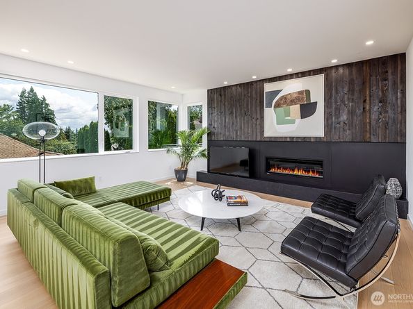 311 NE 59th Street, Seattle WA 98105