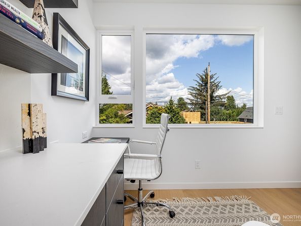 311 NE 59th Street, Seattle WA 98105